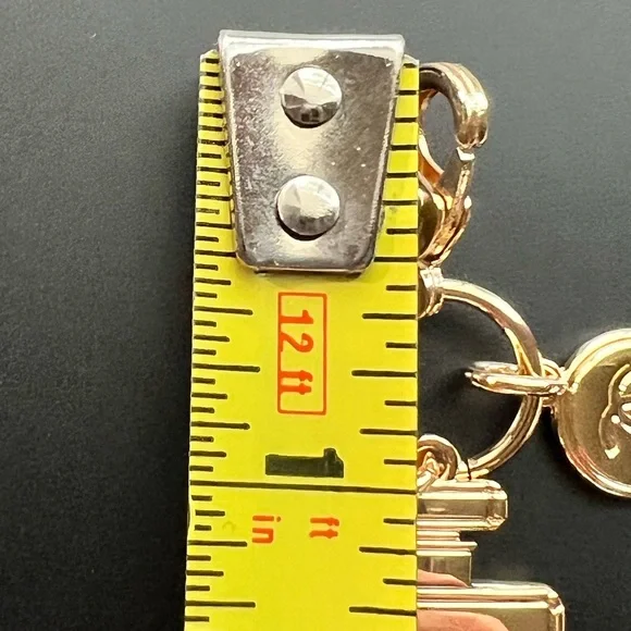 CHANEL Authentic 2023 NOVELTY HOLIDAY
No*5 PERFUME BOTTLE & CHANEL CHARM - Picture 14 of 17